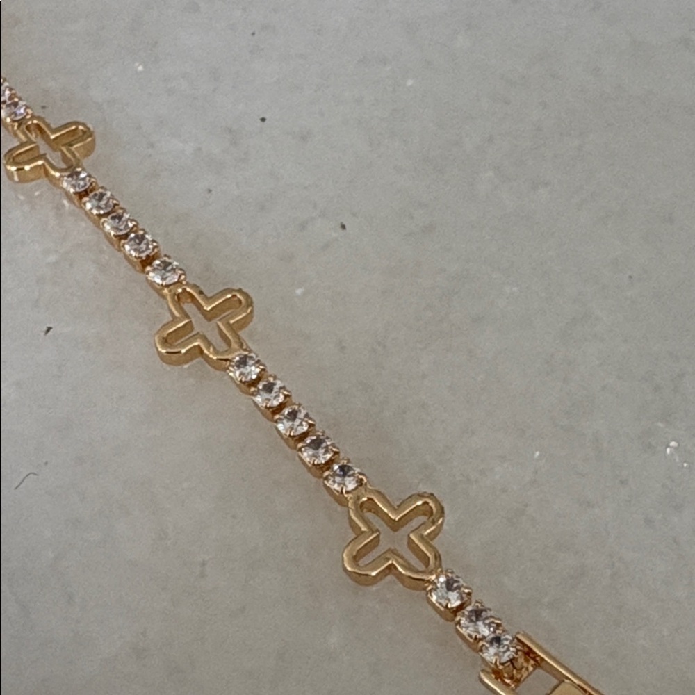 ✨New Rose gold-toned tennis bracelet crosses and cubic zirconia stones 7.5” 🎁 - Picture 5 of 8
